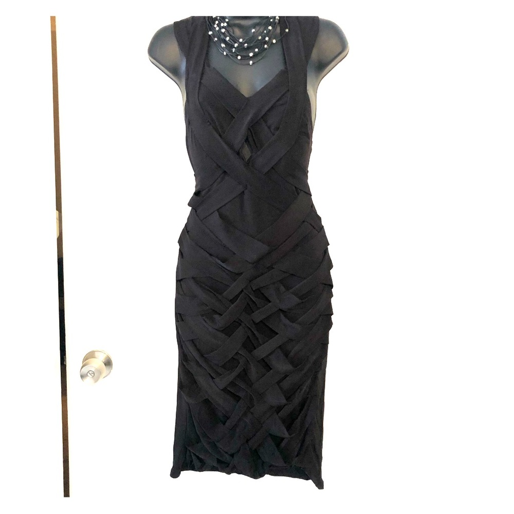 FASHION STAR! LBD that will turn heads Sz M